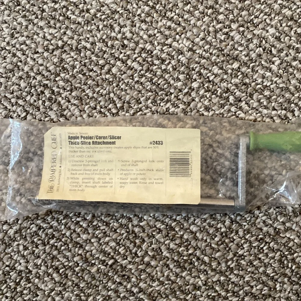 CLOSET CLEANOUT!! NEW!! Pampered Chef Apple/Peeler/Corer/Slicer Attachment #2433